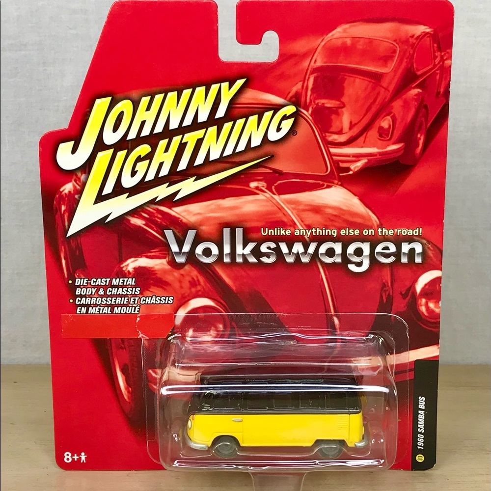 Johnny Lightning R5 Volkswagen 1960 Samba Bus #33 Rubber Tires VW
